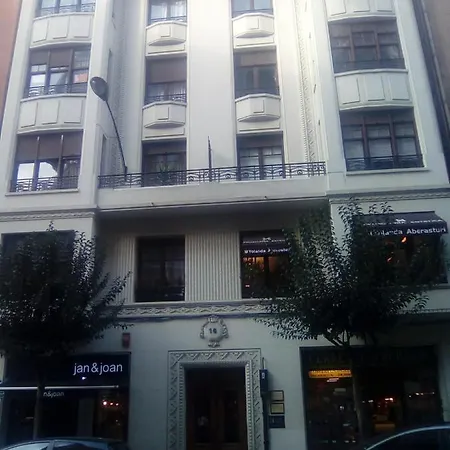 Apartamento 3 Bedrooms With Wifi At *
